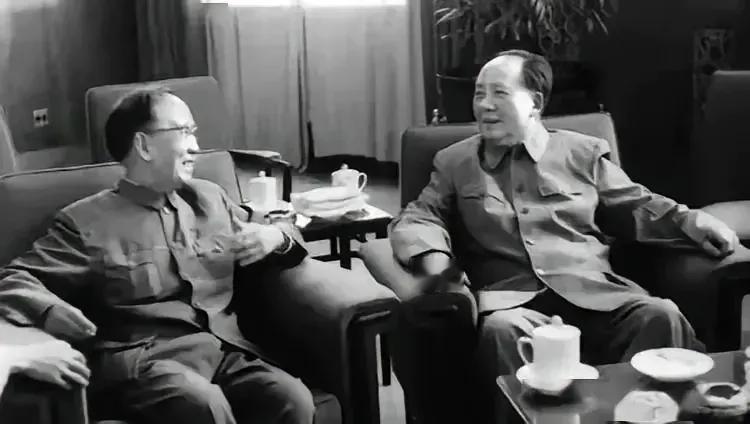 毛主席：如果有问题，就要从个别中看出普遍性。不要把所有的麻雀统统捉来解剖，然后才