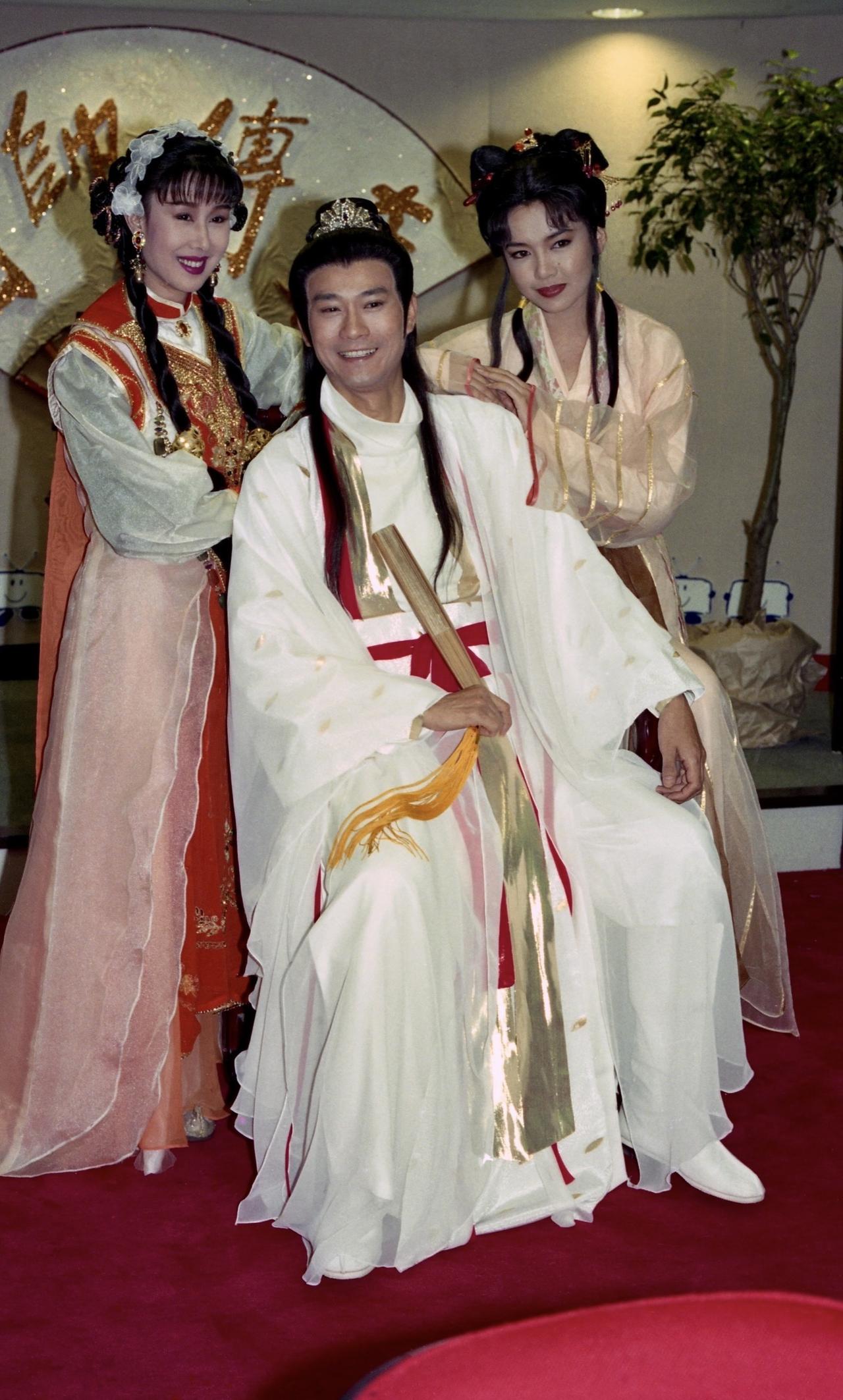 郑少秋的剧照，1995年，郑少秋再次饰演“楚留香”，与79版的相隔16年，当时的