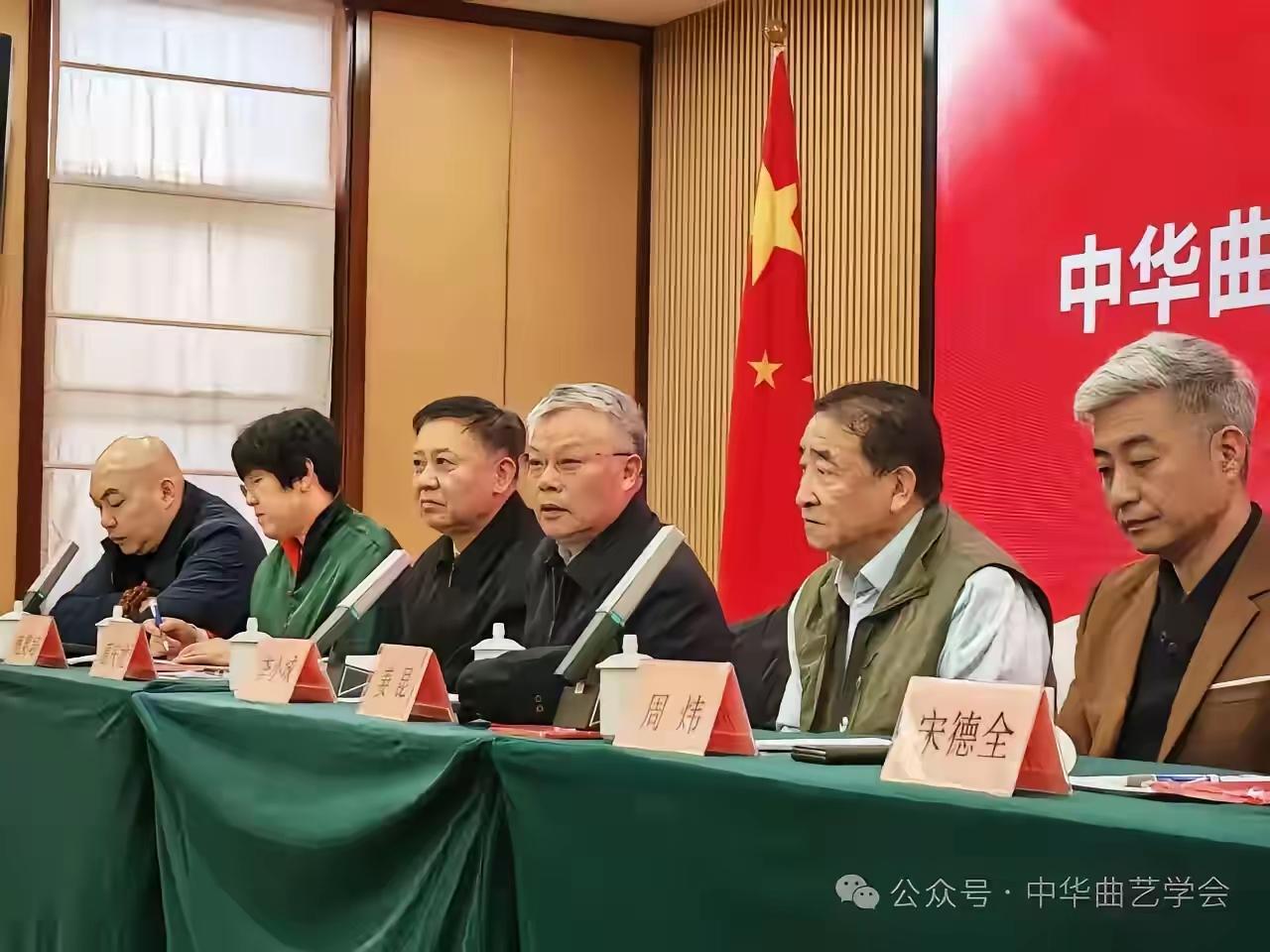 姜昆，大家都认识。周伟，捐人的那位，有才，其他呵呵宋德全，浓眉大眼，身材魁梧