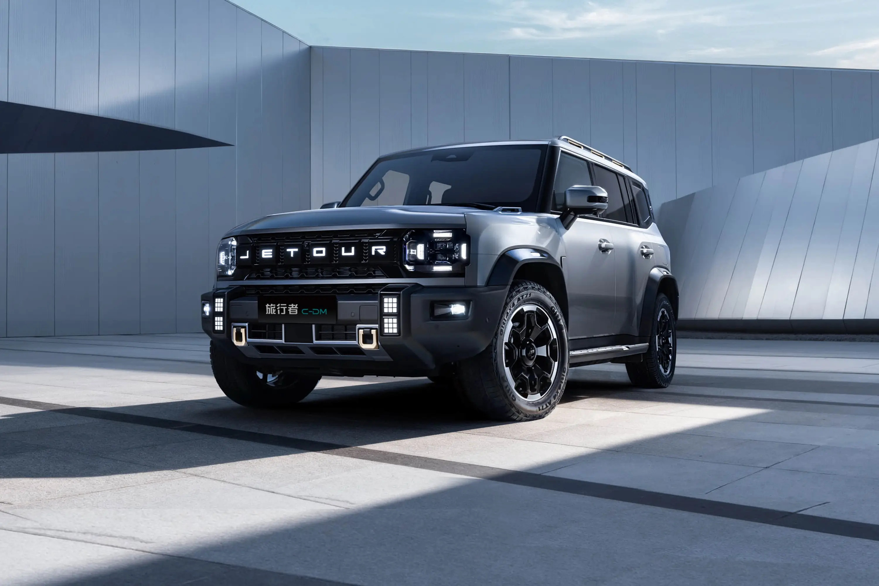 蹲完捷途旅行者C-DM发布会。实车方盒子造型比图片带感多了。现场坐了下座椅是真舒