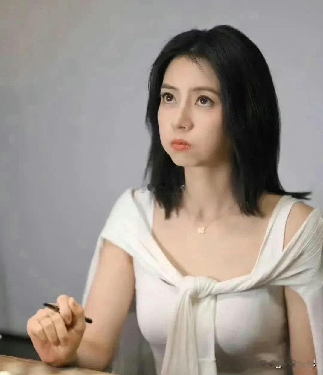 高圆圆的照片，无论是否修图，看起来都几乎一样美​​​