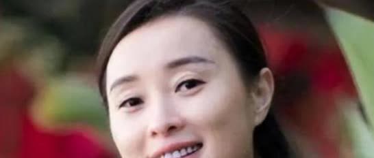 一次采访中，主持人问吴越:“陈建斌当初抛弃了你，你现在还恨他吗？”只见吴越顿了顿