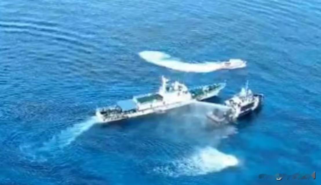 突发！中菲南海铁线礁爆发冲突，我海警21559船遭冲撞。5月21日，菲律宾30