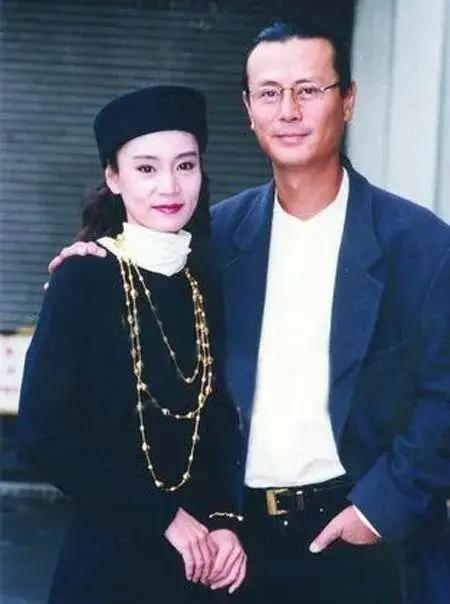 1997年，38岁的刘雪华怀了刘德凯的孩子，分外开心的她正在筹备婚礼，突然接到了