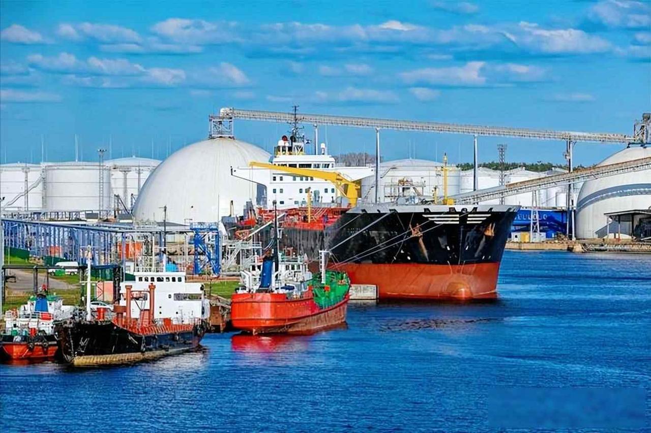 厨房排长队，气罐抢到打架,一个大国的能源命门被掐住了2026年3月中旬，霍尔