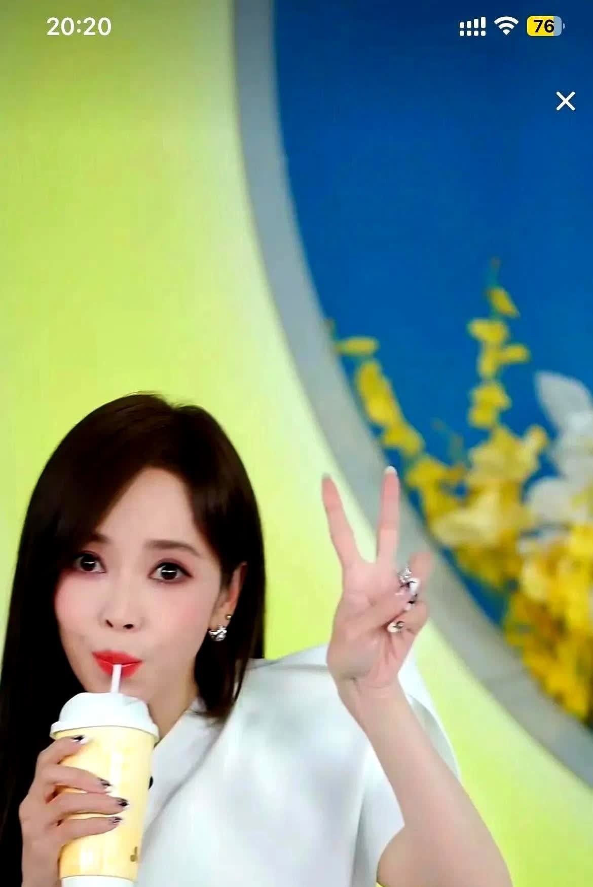 如果问谁参加《浪姐2025》收获最大，莫过于侯佩岑。她这一搬家可搬对了，