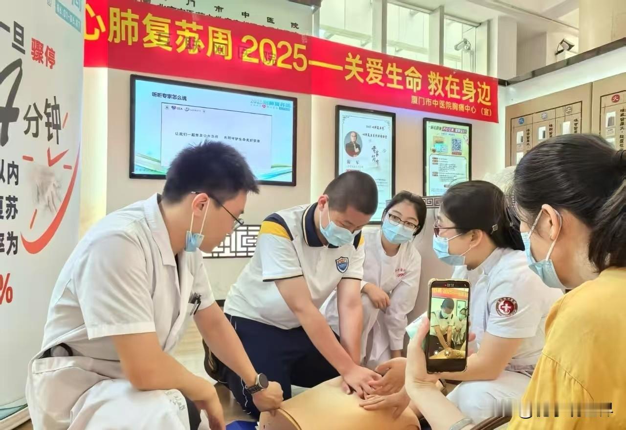 很多病人在心梗发作前都有一些不适症状，有的持续几天或数周时间，如果我们此时重视起