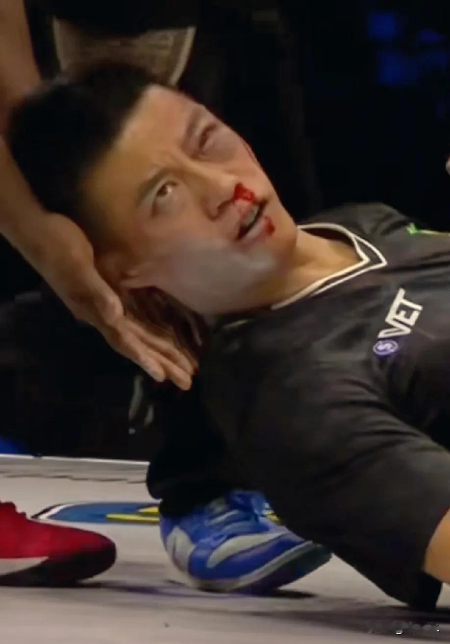 各位不要再说赵鸿刚老师了，通背拳是通背拳，赵鸿刚是赵鸿刚，不是一码事。看现场比