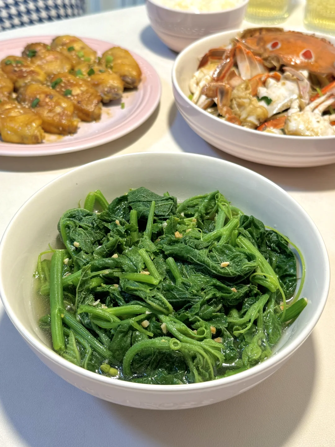 📝今天吃：🍲香煎盐焗鸡翅🍲姜葱炒梭子蟹🍲水煮南瓜藤