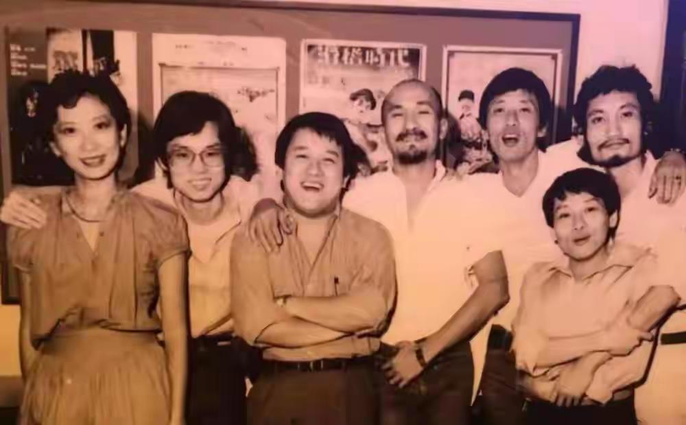 “新艺城七怪”一个时代的传奇在逐渐落幕。“死走逃亡”的结局都谈不上光鲜。