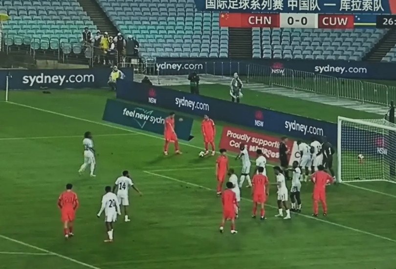 国足战胜世界杯新军，细数本场比赛三大“诡异”现象！第一、上半场二十多分钟，中