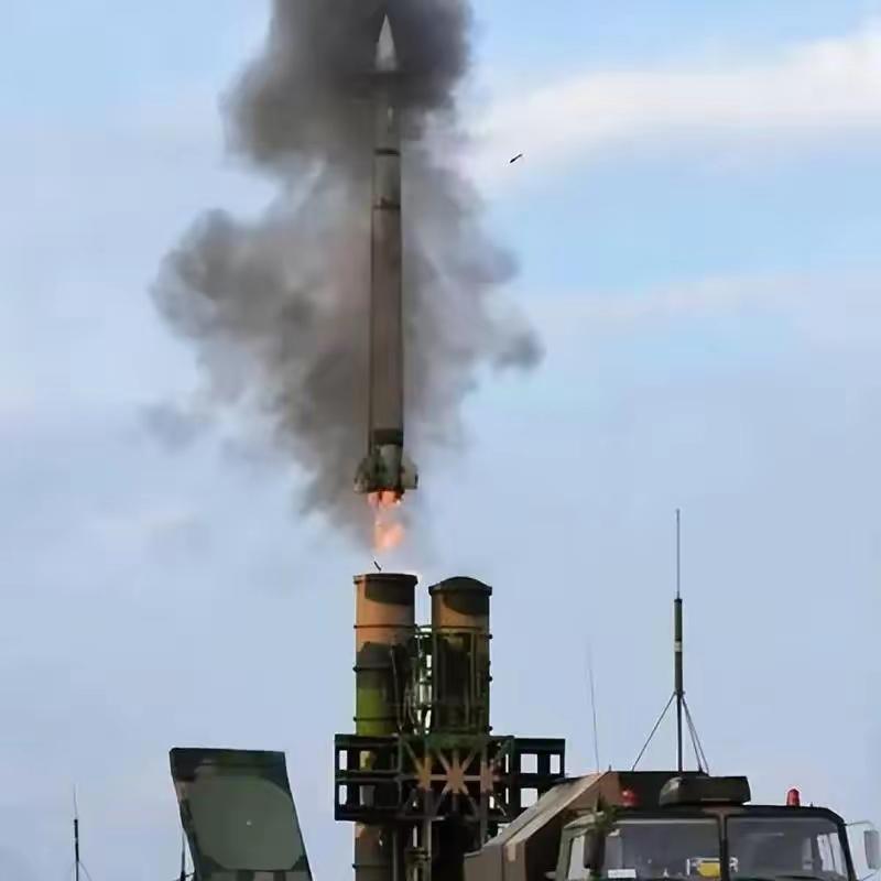 以色列F35战机要老实了，中东战局或变天。据亚洲防务周刊爆料，伊朗已通过石油换武