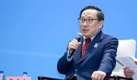 英国媒体记者当场发难，语气盛气凌人：你们中国凭什么不遵守国际法？在场众人都等着看