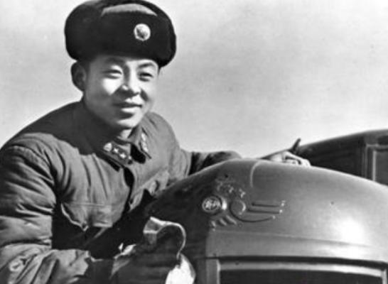 1962年，雷锋被木杆砸中头部不幸牺牲！40年后，现场鉴定人说出了事故细节：难以