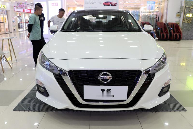 15万买速腾还是加3万买天籁，这事儿得好好琢磨。要是预算吃紧，15万已经到顶，那