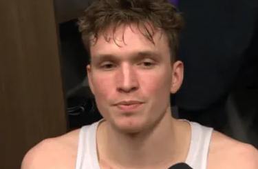 NBA常规赛，湖人102-122不敌老鹰。赛后，多尔顿-克内克特在接受采访时被问