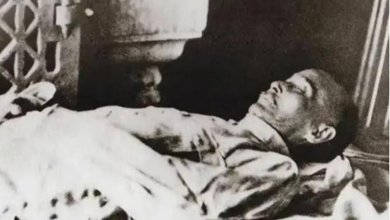 蒋介石遗体已腐烂不堪？守灵三年的侍卫，终于说出慈湖的秘密！蒋介石和蒋经国的遗体现