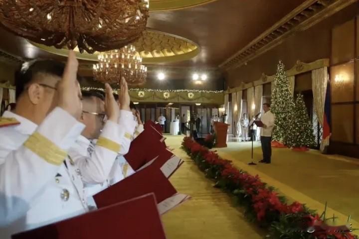 菲律宾总统小马科斯周三提醒菲国警新晋官员