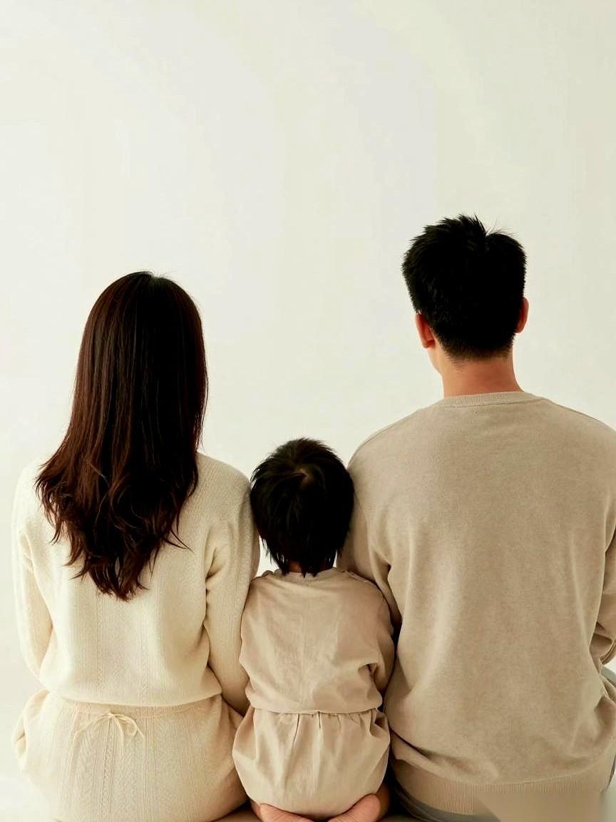 一个家庭最可怕的，真不是穷。是穷，还把孩子当富二代养。是爹妈省吃俭用，孩子浑