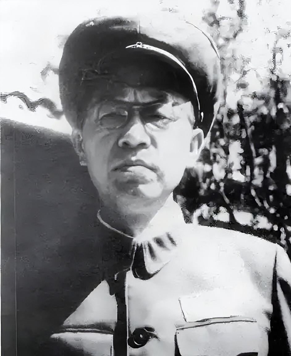 新四军三师挺进东北，上级安排李天佑当副师长，黄克诚：绝对不行1945年11