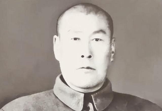 1938年，一游击队长妻女被日寇抓走，他索性绑了敌人的妻子准备换人，游击队长觉得