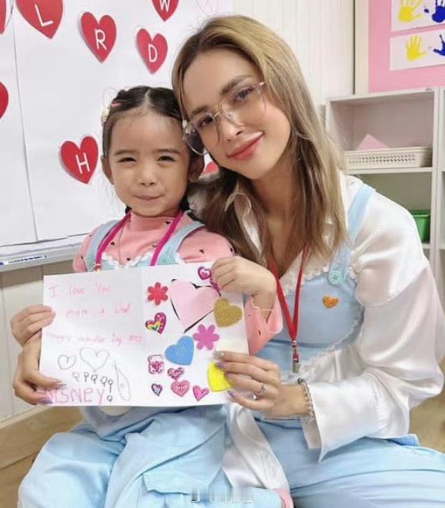泰星Aum否认被包养近日陷入舆论风波的泰国女星AumLukkana，终于正面