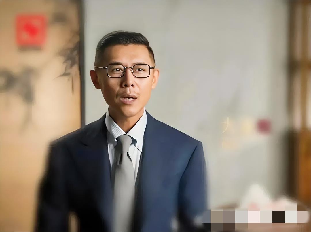 央视采访大冰。我原本以为会看到一个满嘴“远方和诗”的江湖骗子，或者一个端着架