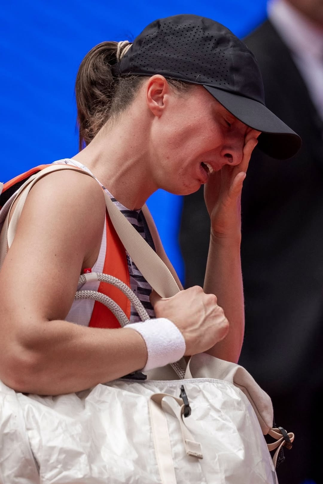 斯瓦泰克止步马德里32强……她今年到目前为止最好成绩居然只有八强，对于曾经一枝独