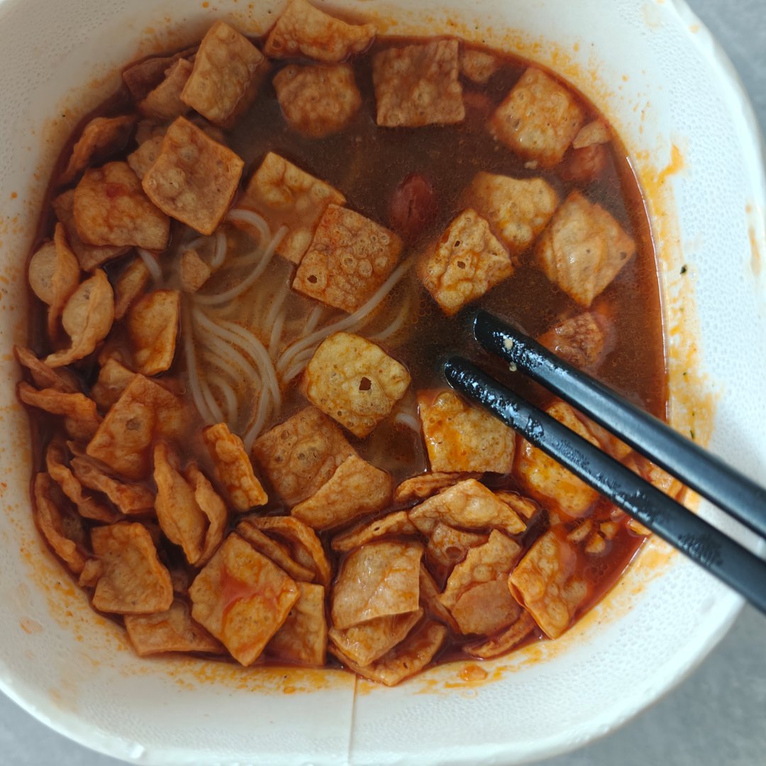 早餐来啦啦啦今天吃个冲泡型的螺蛳粉​​​