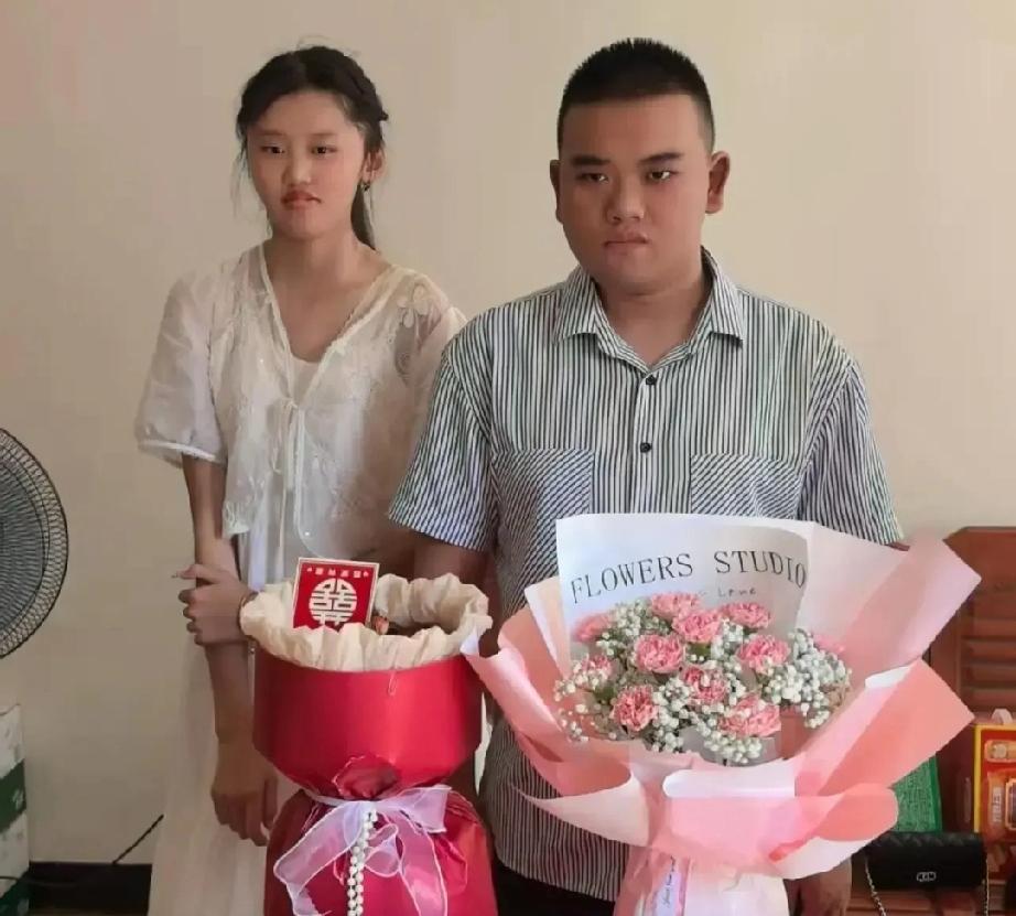 “这彩礼压得人喘不过气！”江西一女子回老家参加弟弟订婚宴，发现家人满脸愁容。一问