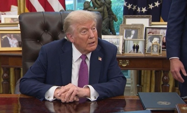 特朗普威胁伊朗：部署重兵施压 谈判或成关键