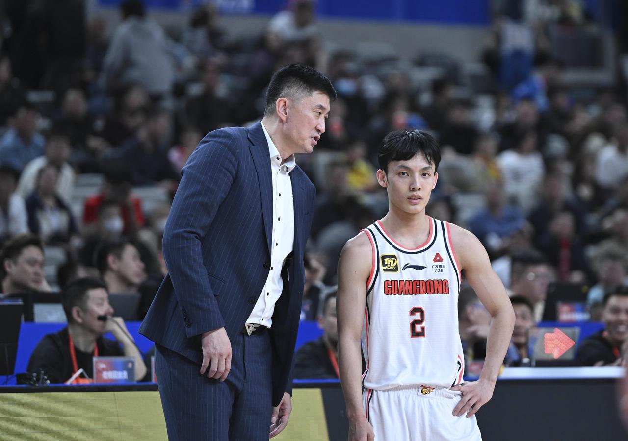 杜锋收到建议！由于焦泊乔忽然请假离队，广东男篮想要击败北京男篮的难度提升！虽然