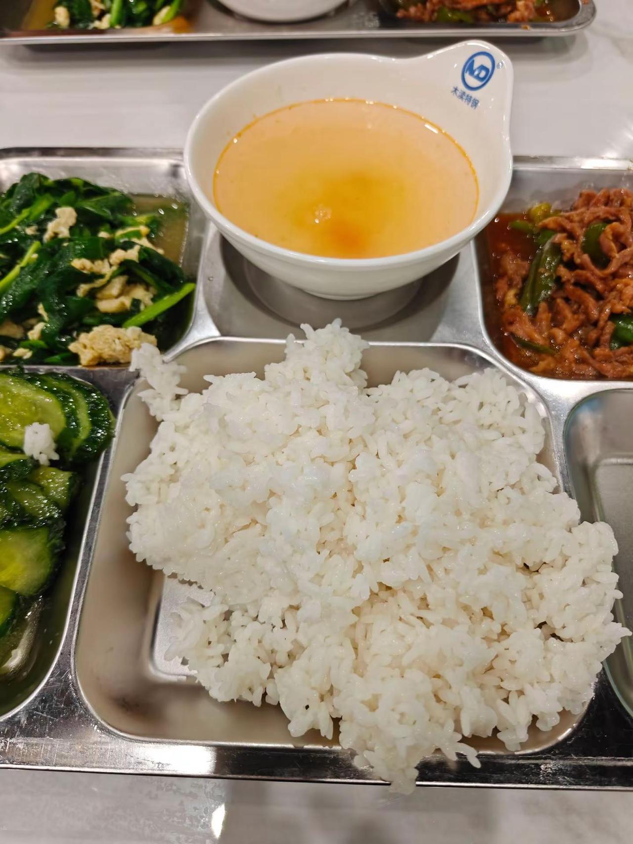 我服了，我真的服了，跟这群老娘们一起上班，我都无力吐槽了。刚刚吃过饭，和我关系比