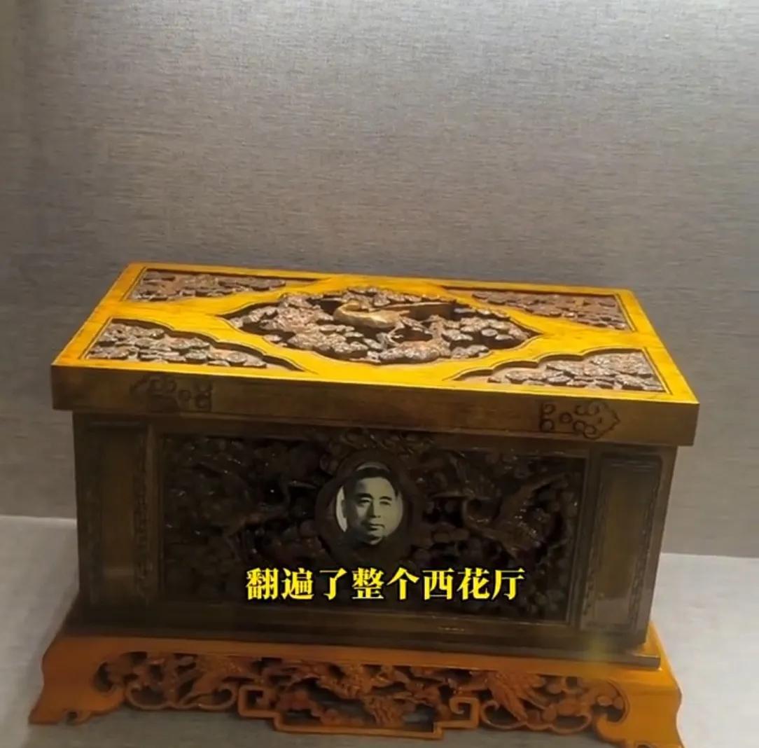 为什么周总理和邓大姐共用一个骨灰盒？原因让人泪目！在周总理纪念馆里，放着一个楠