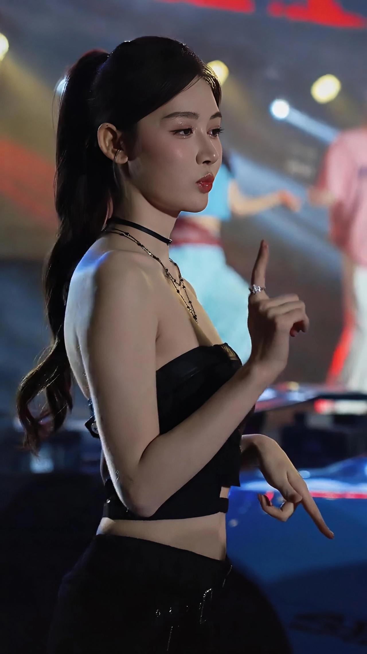 @敏敏💫@小敏～御姐美女热舞穿搭