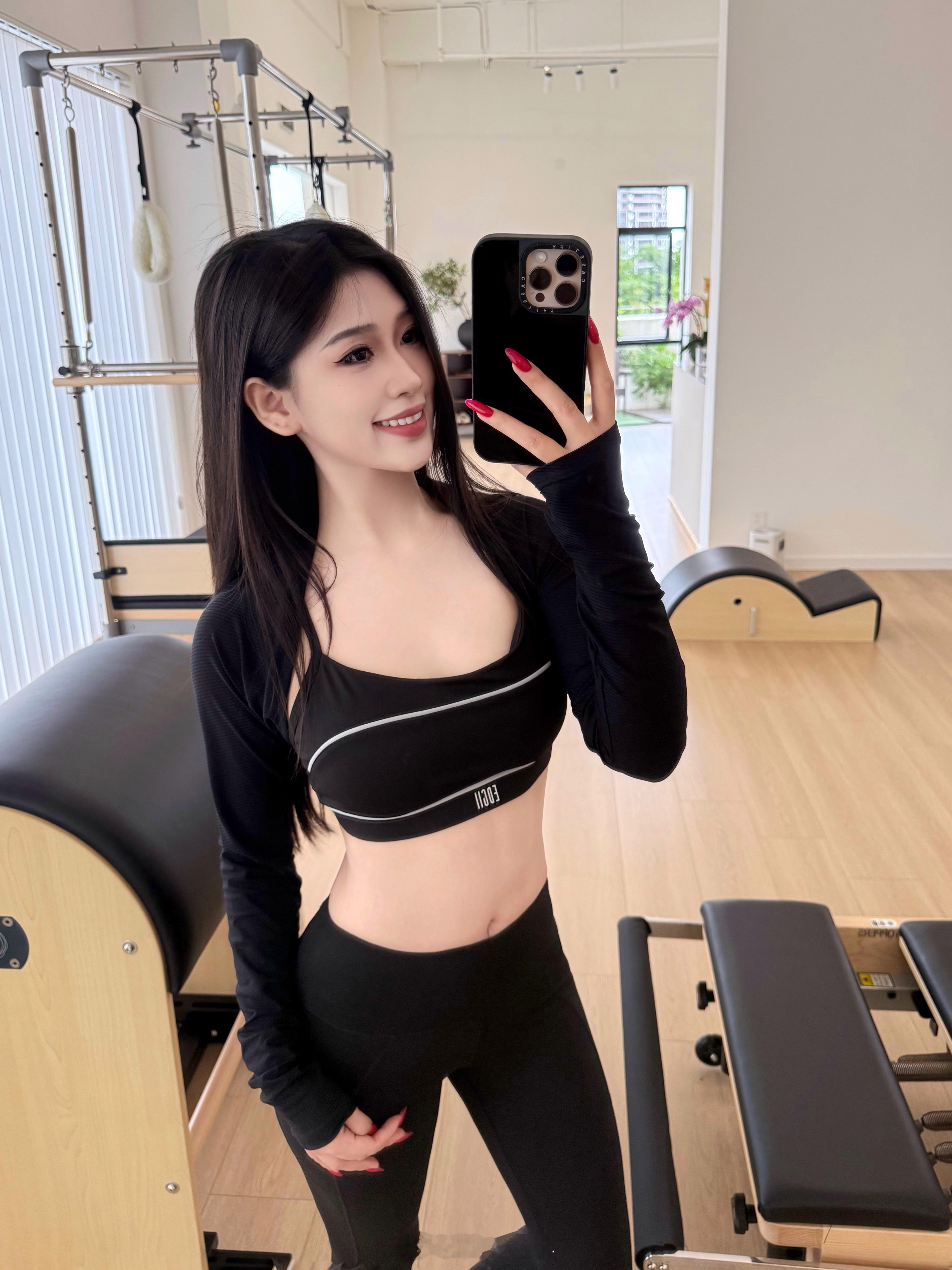 Pilates🧘‍♀️🩰阴天，雨天，在普拉提的房间。​​​
