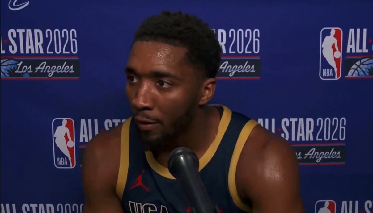 记者：你是否已经准备好第一次和哈登一起进球馆训练了？米切尔：是的，肯定会休息一