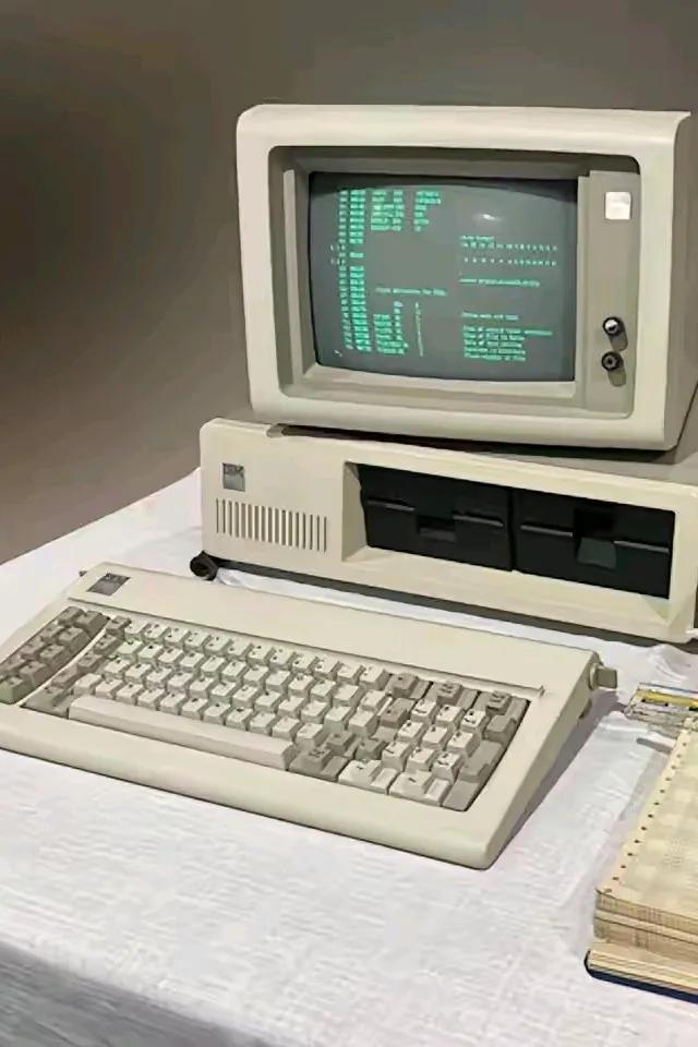 比尔·盖茨没写一行。86-DOS，是他花几万美元买来的。改名MS-DOS，授