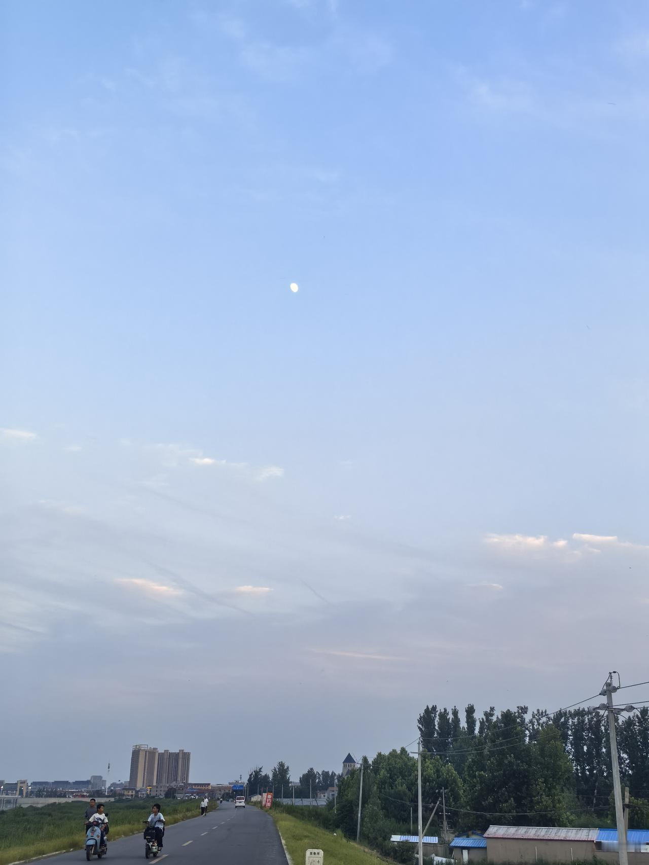 儿子与他的堂妹今年都参加了人生当中最重要的考试，儿子幸运一点，他考研一站上岸，而