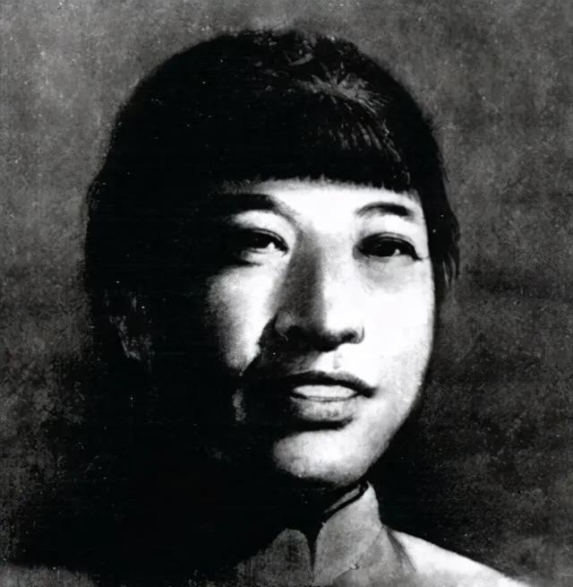 1928年，贺满姑及三个孩子被捕。一天，经常给牢里送饭的郑婆子给贺满姑送了十几个