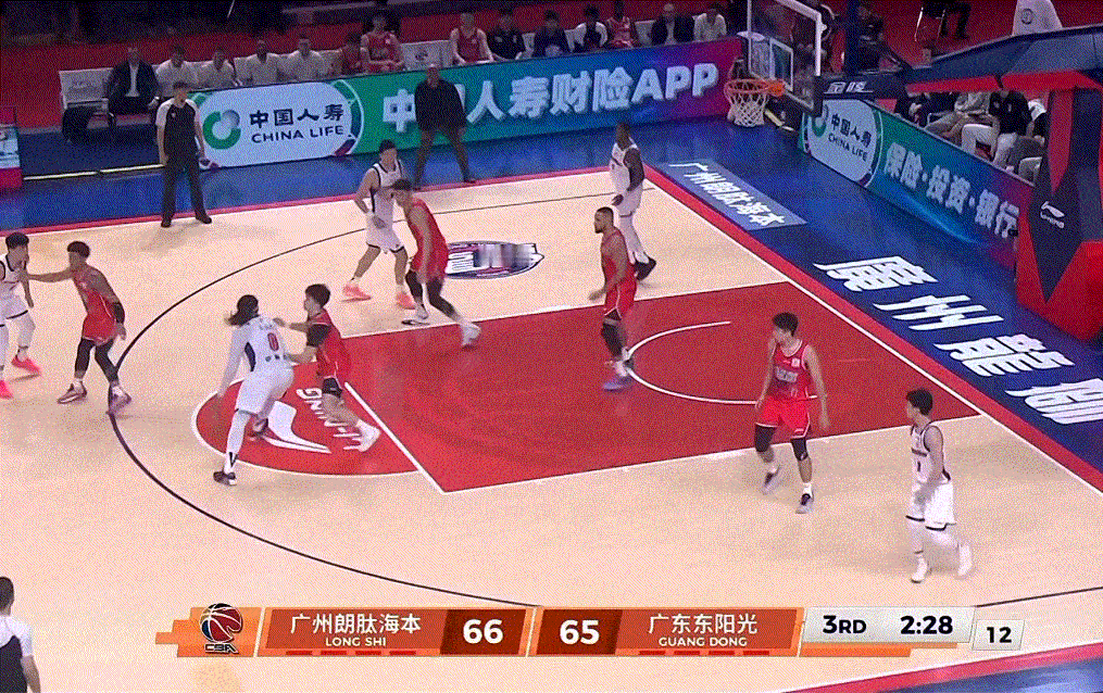 广东五连胜得感谢萨林杰拒绝辽宁的大合同而加盟广东，如果萨林杰当初选择加盟辽宁，那