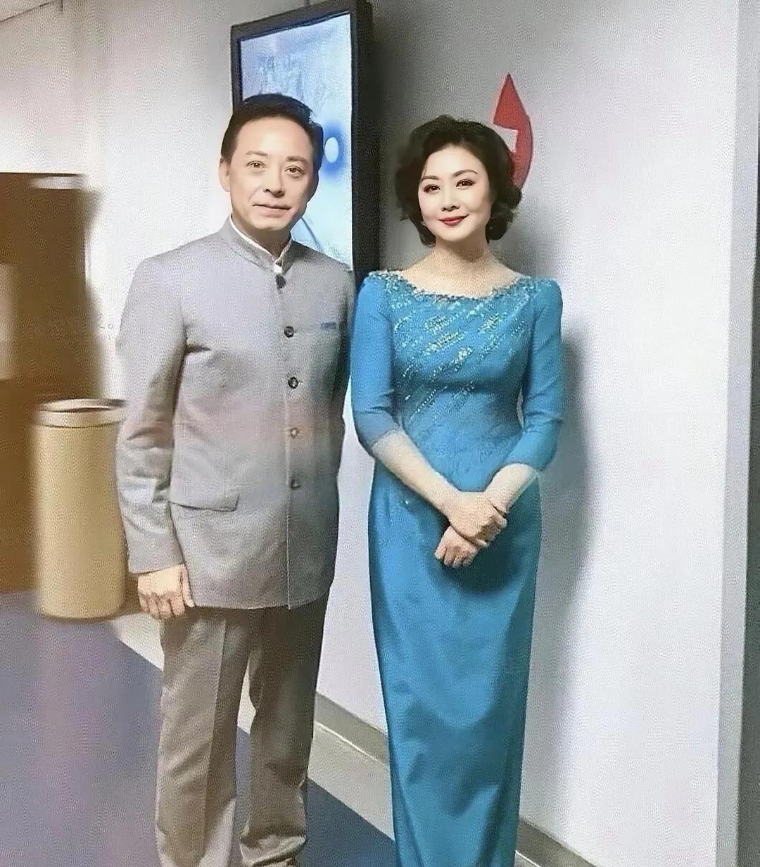 京剧界美女名伶李胜素和老搭档于魁智又同框啦！快60岁的李胜素姐姐，这身材和气质