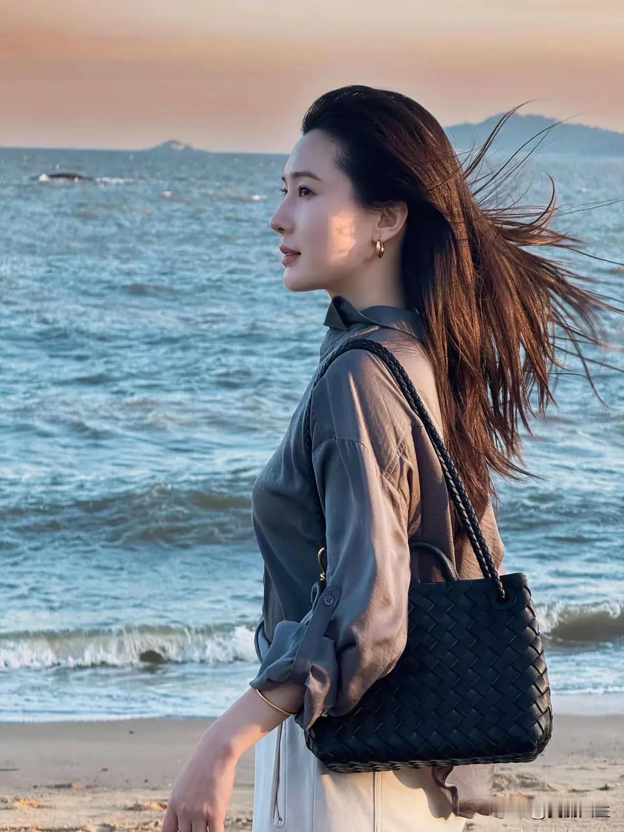 澳洲凯恩斯，椰林摇曳的棕榈湾