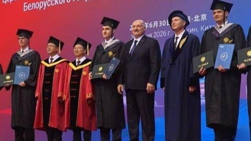 戳破西方舆论谎言！卢卡申科公开推翻泽连斯基叙事，俄乌冲突根本不是单纯侵略对抗。