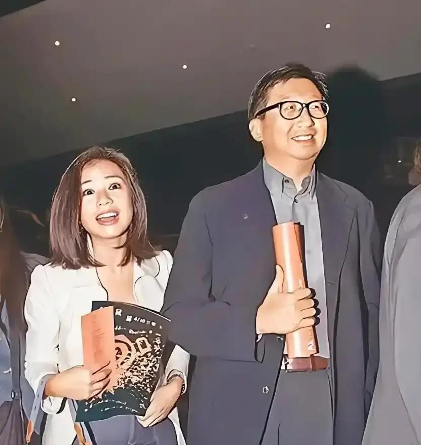 殡仪馆里待久了，有人反倒把人生看得很轻：别总追着“意义”不放，也别为了赢过别人，