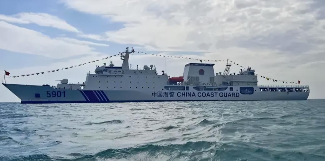 越南船沉没，62人坠海！第一个冲上去救人的，竟是中国7月24日深夜，南沙永暑