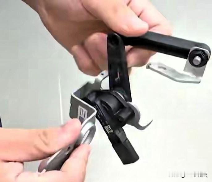 浙江杭州，一男子在网上下单，花了30多万，买了一辆小米SU7PRO，提车之后