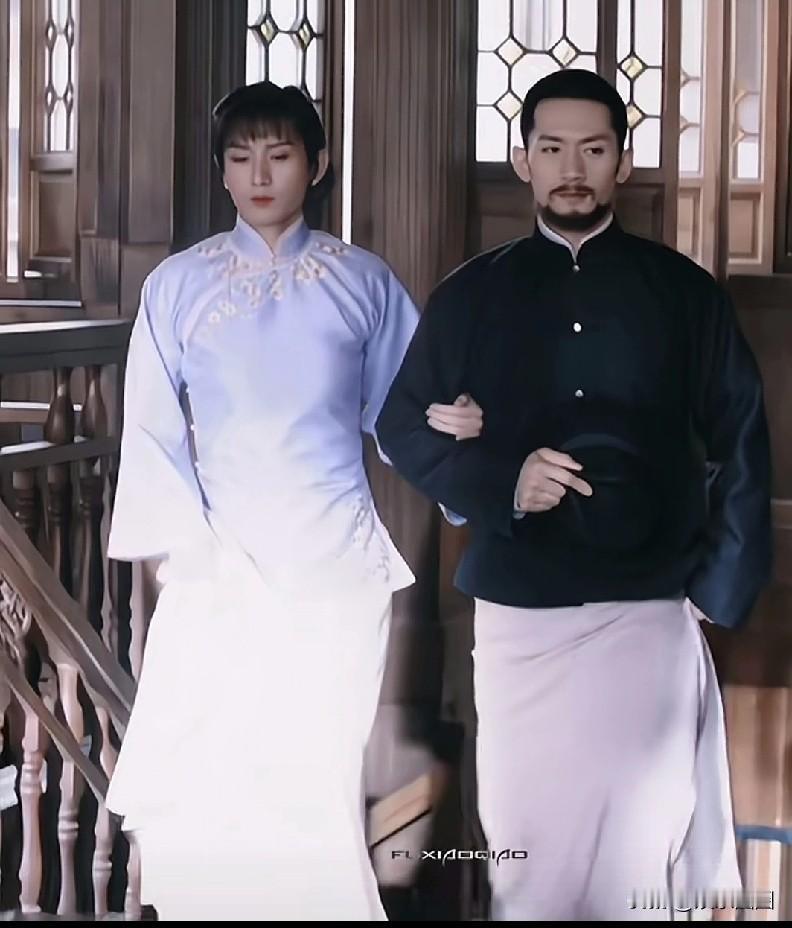 成毅戏里戏外真是不一样，反差大到让人惊掉下巴。戏里他常演“高智商”角色，像《