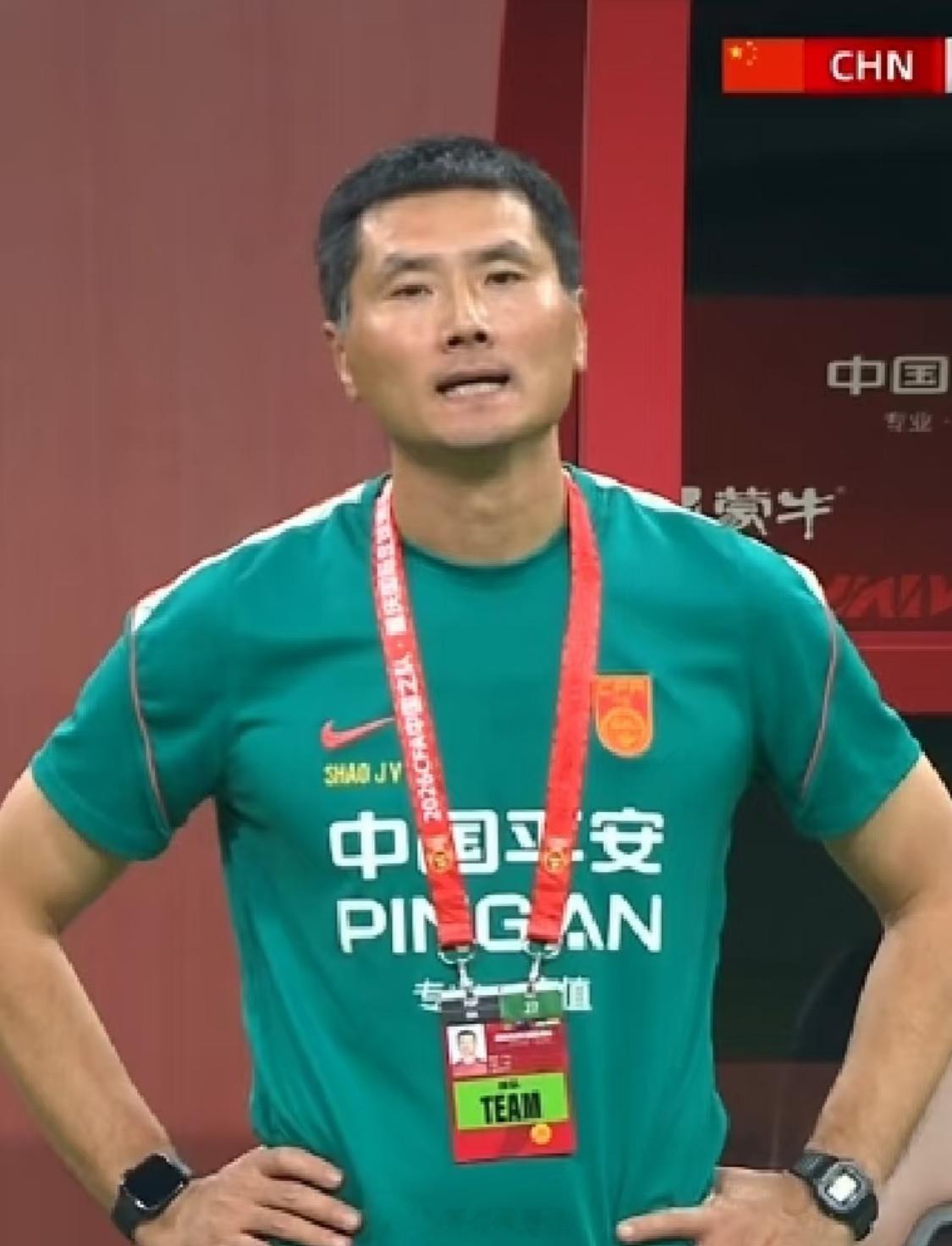 邵佳一下课邵佳一就是和高洪波一球样，心比天高，你什么玩意配和新西兰打对攻？用新