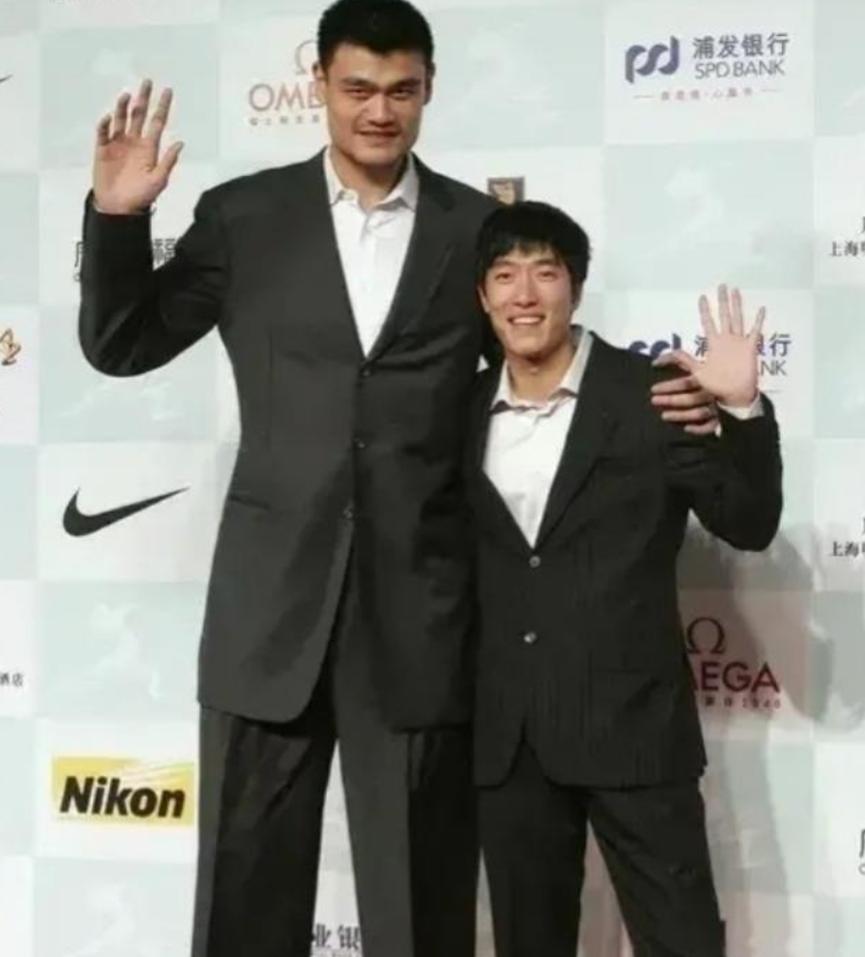 有一次，姚明把自己的豪宅960万卖给了刘翔，豪宅内无数娱乐设施，未曾想，刘翔却表